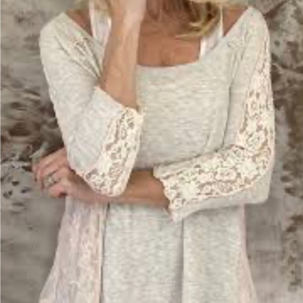 Happening in the Present light weight tan knit and  lace sweater size XS